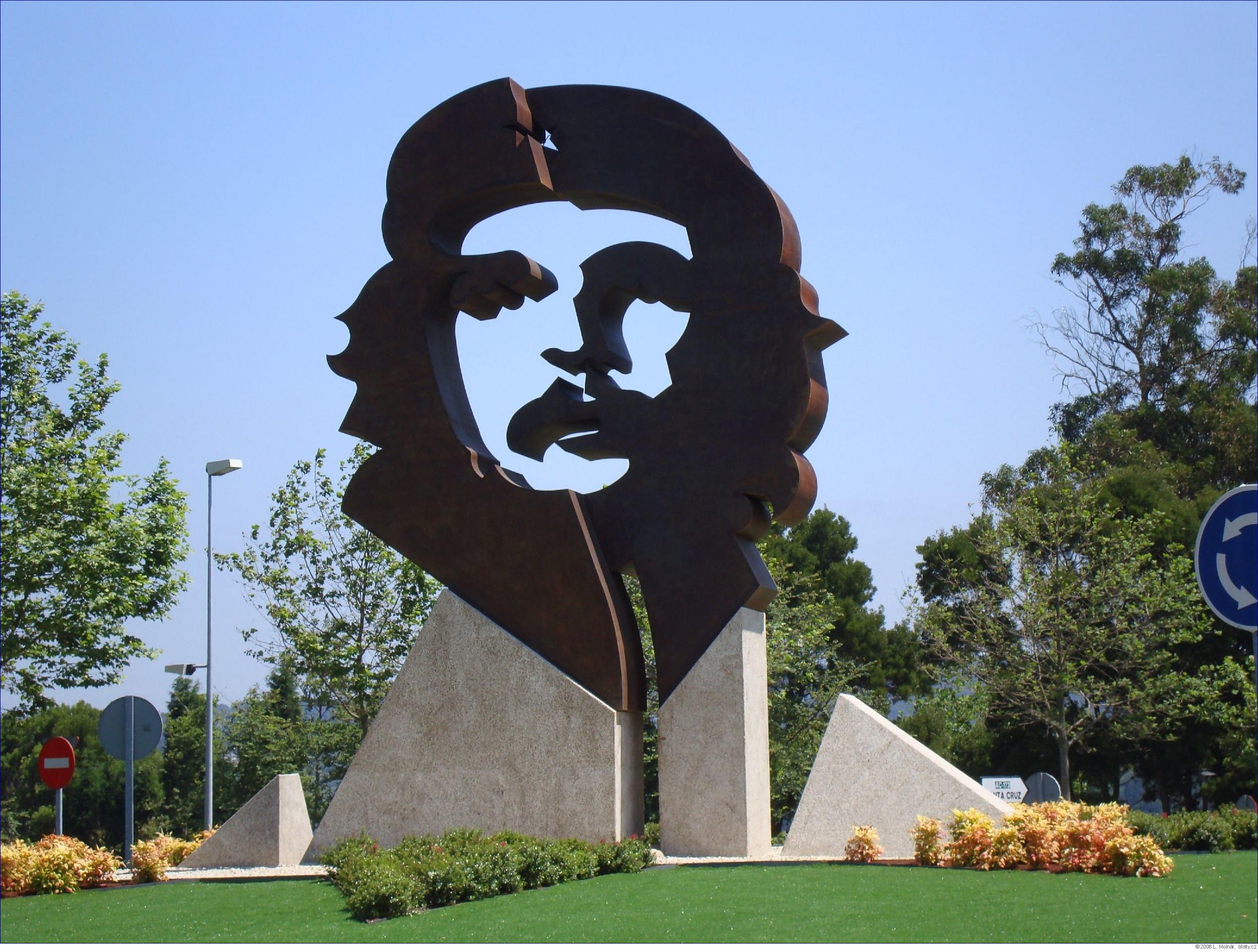 památník věnovaný památce Ernesta Che Guevary  na předměstí La Coruňi
